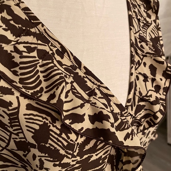 Covington Brown and Tan Tribal Print Wrap 3/4 Sleeve Ruffle Blouse, sz XL - Picture 3 of 7